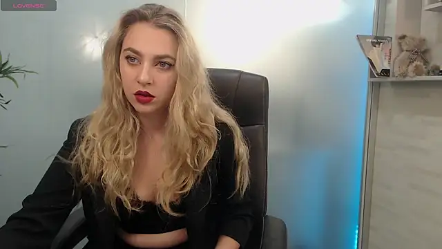 Snapshot of AvaBlue_ chatting on March 1, 2025, 4:04 am AvaBlue online show from March 1, 2025, 4:04 am