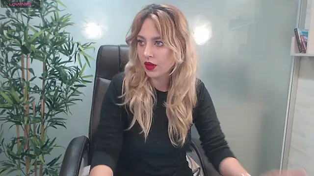 Snapshot of AvaBlue_ chatting on September 26, 2025, 6:09 am AvaBlue online show from September 26, 2025, 6:09 am