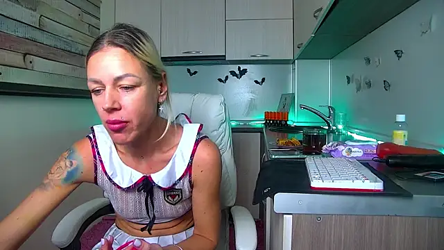 Snapshot of Skinny_Nally chatting on December 3, 2025, 1:17 am Skinny Nally online show from December 3, 2025, 1:17 am