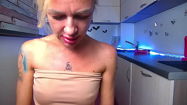 Snapshot of Skinny_Nally chatting on October 16, 2025, 1:14 am Skinny Nally online show from October 16, 2025, 1:14 am