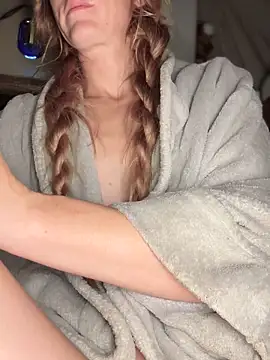 GoldenFlameGoddess online show from November 3, 2025, 1:37 pm