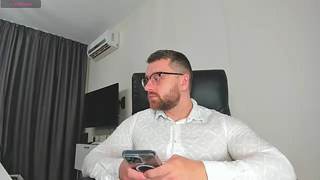 Findom guy online show from December 22, 2025, 3:45 pm