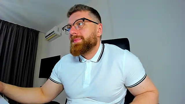 Snapshot of Findom_guy chatting on April 19, 2026, 11:33 am Findom guy online show from April 19, 2026, 11:33 am
