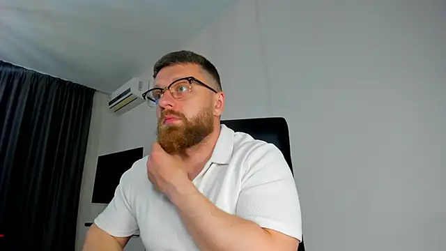 Snapshot of Findom_guy chatting on May 1, 2026, 5:40 pm Findom guy online show from May 1, 2026, 5:40 pm