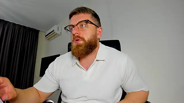 Snapshot of Findom_guy chatting on May 11, 2026, 11:22 am Findom guy online show from May 11, 2026, 11:22 am