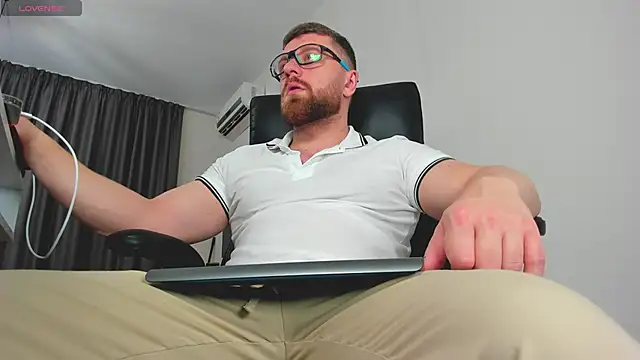 Snapshot of Findom_guy chatting on February 11, 2026, 12:38 pm Findom guy online show from February 11, 2026, 12:38 pm