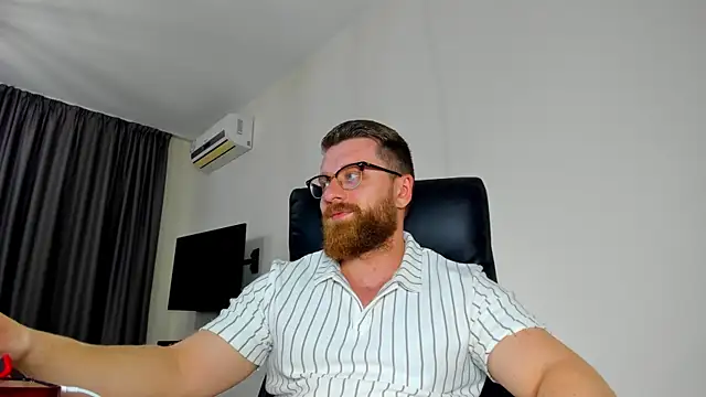 Snapshot of Findom_guy chatting on May 16, 2026, 4:50 pm Findom guy online show from May 16, 2026, 4:50 pm
