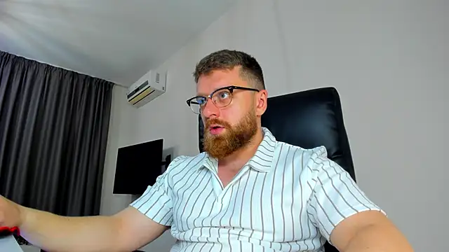 Snapshot of Findom_guy chatting on April 21, 2026, 12:01 pm Findom guy online show from April 21, 2026, 12:01 pm