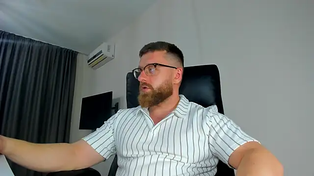 Snapshot of Findom_guy chatting on April 30, 2026, 5:20 pm Findom guy online show from April 30, 2026, 5:20 pm