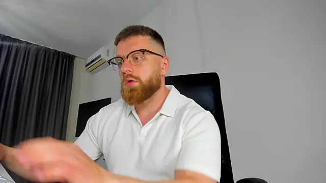 Snapshot of Findom_guy chatting on April 26, 2026, 11:51 am Findom guy online show from April 26, 2026, 11:51 am