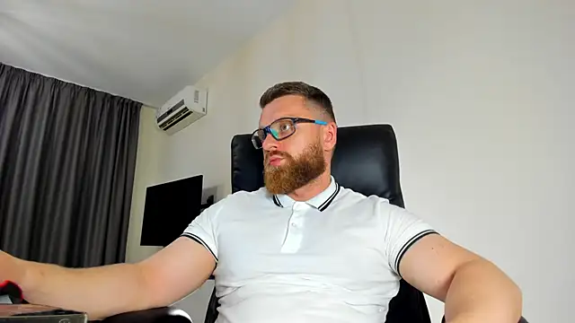 Snapshot of Findom_guy chatting on May 25, 2026, 6:28 pm Findom guy online show from May 25, 2026, 6:28 pm