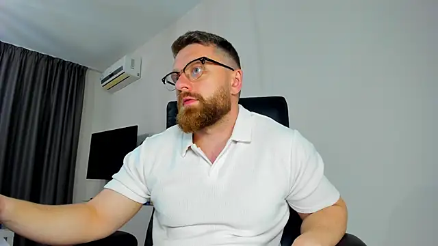 Snapshot of Findom_guy chatting on April 17, 2026, 3:37 pm Findom guy online show from April 17, 2026, 3:37 pm