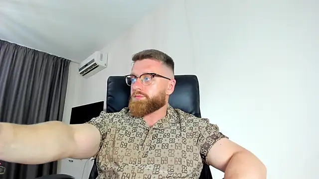 Snapshot of Findom_guy chatting on May 28, 2026, 5:08 pm Findom guy online show from May 28, 2026, 5:08 pm