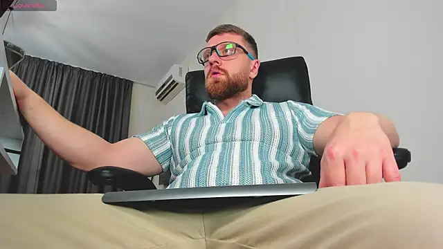 Snapshot of Findom_guy chatting on February 12, 2026, 1:00 pm Findom guy online show from February 12, 2026, 1:00 pm