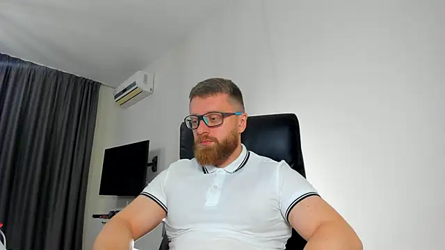Snapshot of Findom_guy chatting on May 2, 2026, 5:51 pm Findom guy online show from May 2, 2026, 5:51 pm