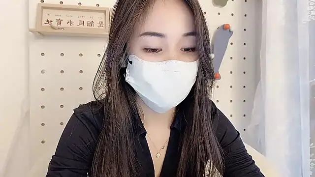 Snapshot of MIa59 chatting on November 26, 2025, 12:32 am MIa59 online show from November 26, 2025, 12:32 am