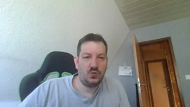 Snapshot of Golffahrer1982 chatting on June 27, 2026, 6:52 am Golffahrer1982 online show from June 27, 2026, 6:52 am