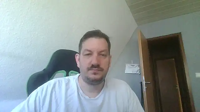Snapshot of Golffahrer1982 chatting on June 26, 2026, 6:30 am Golffahrer1982 online show from June 26, 2026, 6:30 am