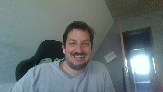 Snapshot of Golffahrer1982 chatting on June 18, 2026, 7:19 pm Golffahrer1982 online show from June 18, 2026, 7:19 pm