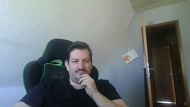 Golffahrer1982 online show from April 22, 2026, 7:59 am