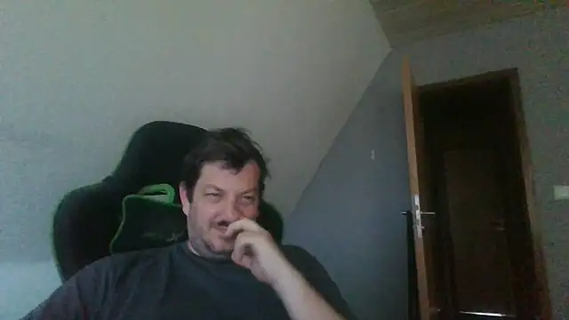 Snapshot of Golffahrer1982 chatting on May 31, 2026, 7:25 am Golffahrer1982 online show from May 31, 2026, 7:25 am
