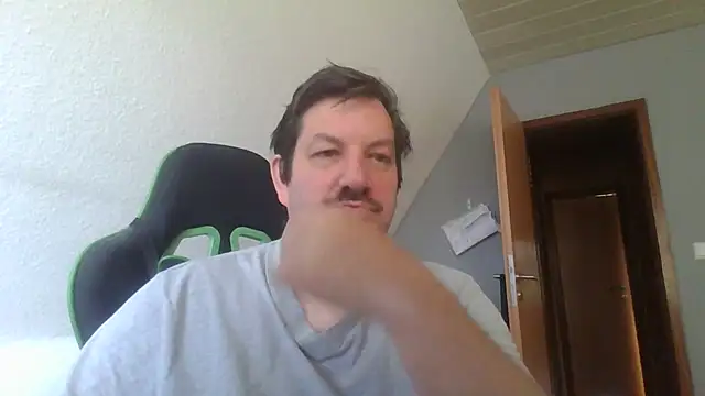Snapshot of Golffahrer1982 chatting on June 21, 2026, 9:26 am Golffahrer1982 online show from June 21, 2026, 9:26 am
