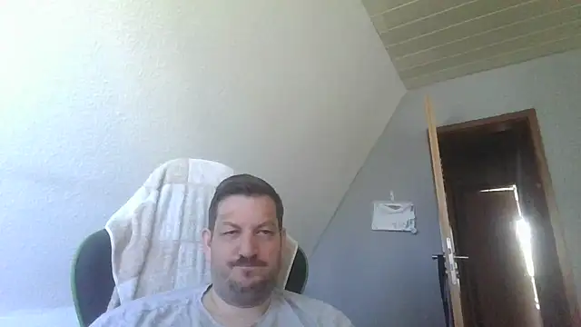 Snapshot of Golffahrer1982 chatting on July 1, 2026, 10:37 am Golffahrer1982 online show from July 1, 2026, 10:37 am