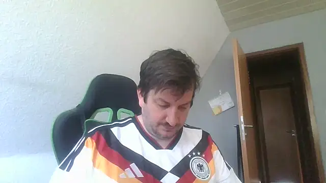 Snapshot of Golffahrer1982 chatting on June 14, 2026, 8:48 am Golffahrer1982 online show from June 14, 2026, 8:48 am