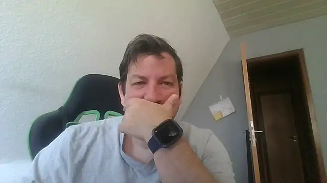 Snapshot of Golffahrer1982 chatting on June 15, 2026, 9:42 am Golffahrer1982 online show from June 15, 2026, 9:42 am