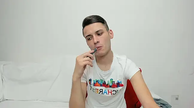 Snapshot of andboyfor6 chatting on December 11, 2024, 2:09 am andboyfor6 online show from December 11, 2024, 2:09 am