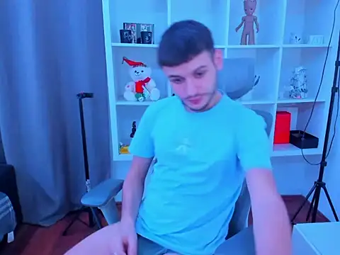 Snapshot of andboyfor6 chatting on December 22, 2025, 11:43 am andboyfor6 online show from December 22, 2025, 11:43 am