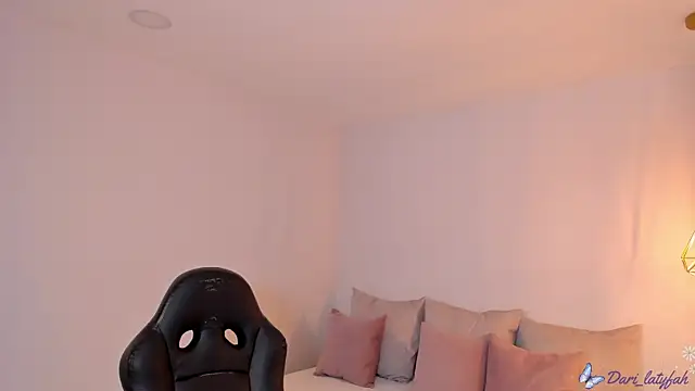 Snapshot of dari_kim chatting on December 2, 2024, 1:30 pm dari kim online show from December 2, 2024, 1:30 pm