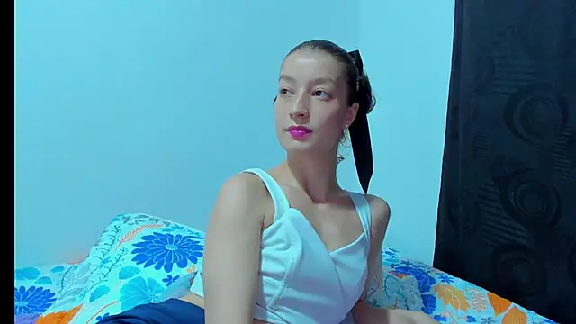 MiiaVolkova online show from April 13, 2026, 12:03 am