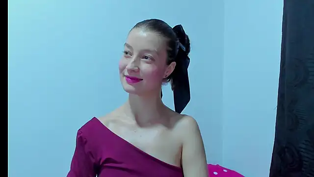 Snapshot of MiiaVolkova chatting on October 3, 2025, 11:17 pm MiiaVolkova online show from October 3, 2025, 11:17 pm