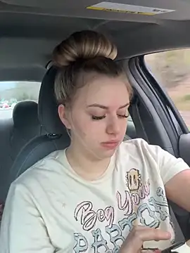 nicolesugarr online show from April 14, 2026, 9:42 pm