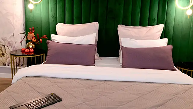 LilyRaisa online show from November 8, 2025, 3:10 am