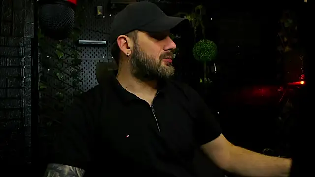 Snapshot of LexXHardy chatting on April 14, 2026, 3:28 pm LexXHardy online show from April 14, 2026, 3:28 pm