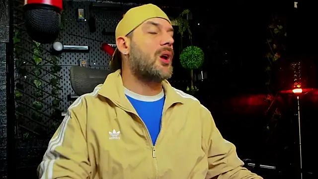 Snapshot of LexXHardy chatting on April 4, 2026, 10:00 am LexXHardy online show from April 4, 2026, 10:00 am