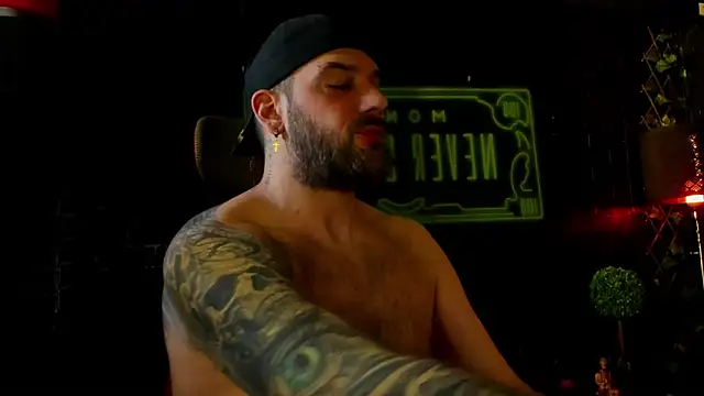 Snapshot of LexXHardy chatting on March 9, 2026, 1:14 pm LexXHardy online show from March 9, 2026, 1:14 pm