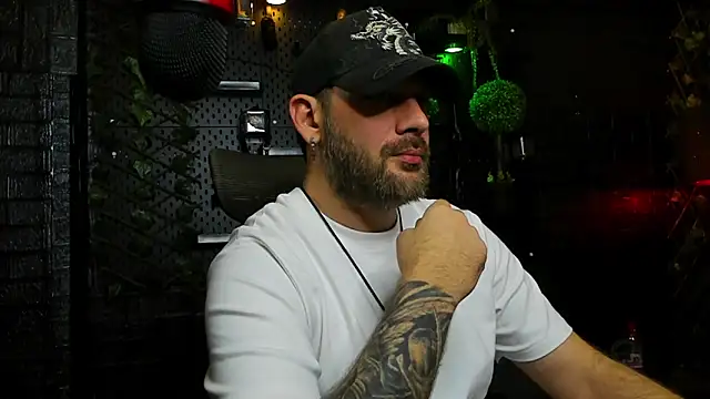 Snapshot of LexXHardy chatting on April 8, 2026, 1:45 pm LexXHardy online show from April 8, 2026, 1:45 pm