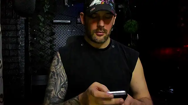 Snapshot of LexXHardy chatting on April 19, 2026, 6:10 pm LexXHardy online show from April 19, 2026, 6:10 pm