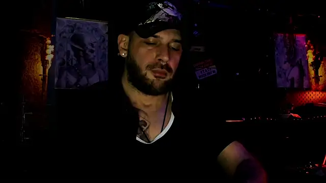 Snapshot of LexXHardy chatting on May 18, 2026, 11:09 pm LexXHardy online show from May 18, 2026, 11:09 pm