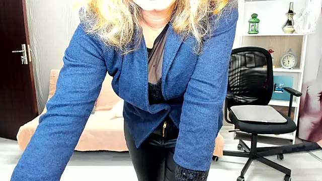 Cassandra Hotty online show from March 13, 2025, 3:54 am