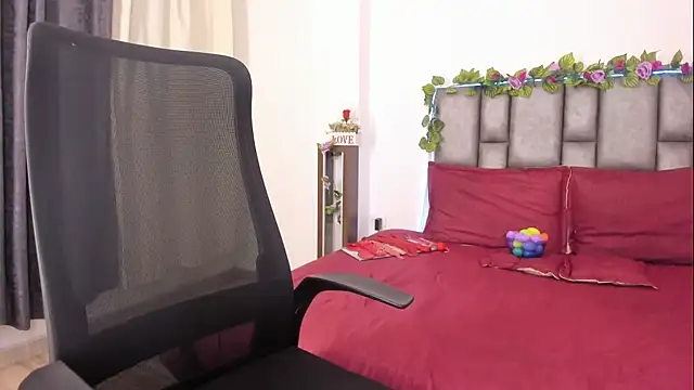 Snapshot of michacosio chatting on April 13, 2026, 3:43 am michacosio online show from April 13, 2026, 3:43 am