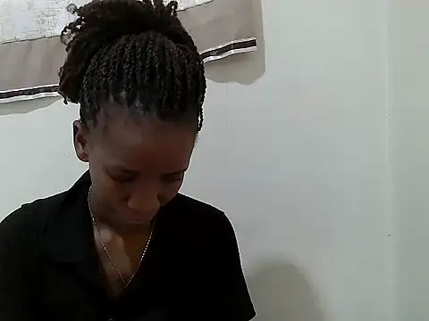 prettybeee online show from November 5, 2025, 11:02 am