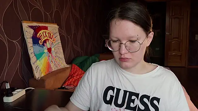 Snapshot of MiriamOr chatting on October 31, 2025, 7:49 am MiriamOr online show from October 31, 2025, 7:49 am