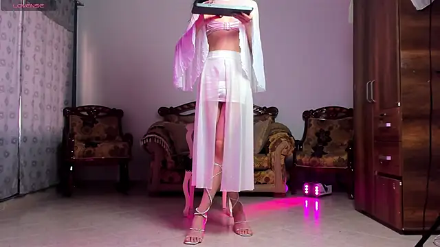 Snapshot of Nonbinaryangel_ chatting on February 3, 2025, 10:00 pm Nonbinaryangel online show from February 3, 2025, 10:00 pm