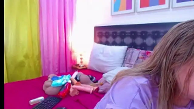 sandra 20 online show from March 10, 2026, 11:25 am