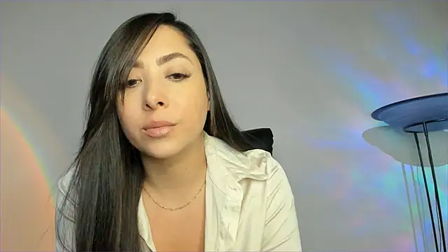 Mila  Paramo online show from September 30, 2025, 11:44 pm