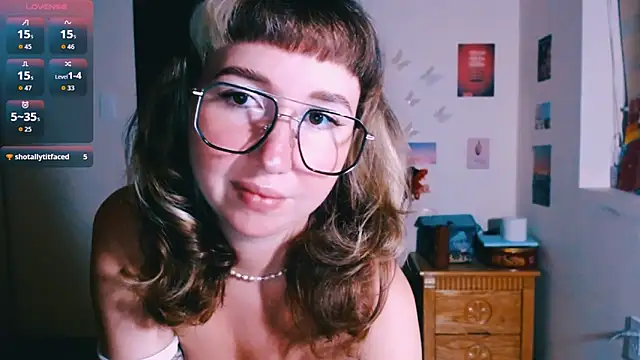 Cosmo Riri online show from April 8, 2026, 12:17 pm